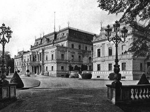 Pałac przed 1945 r...