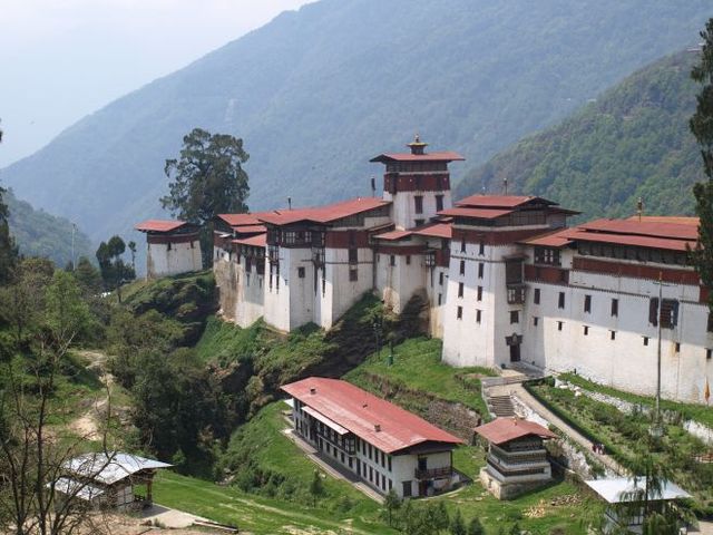 Trongsa Dzong w miasteczku Trongsa