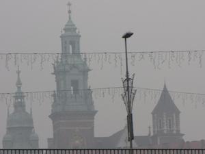 Wawel i pseudoświąteczne ozdoby na Moście