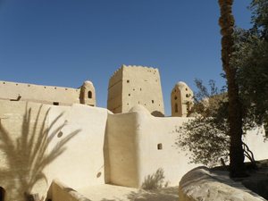 Najstarszy chrześcijański  (koptyjski) klasztor Św. Antoniego w  Egipcie.Mury i  forteca do  obrony  przed  beduinami