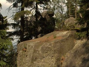Za przepaścistą ścianą skalną Czechy