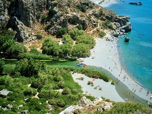 Preveli, Kreta,  wylot  rzeki płynącej w  wąwozie i jedna  z  pięknijszych  plaż
