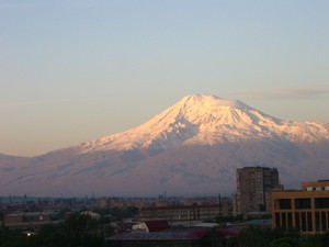 Ararat widac prawie z kazdego miejsca w erewanie