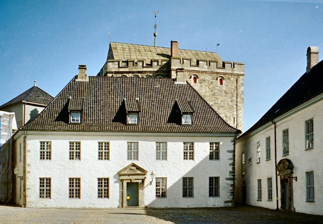 Dziedziniec  zamku  króra Haakona