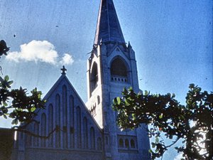 Dar es Salaam - katedra -  pozostałość po  misji  francuskiej