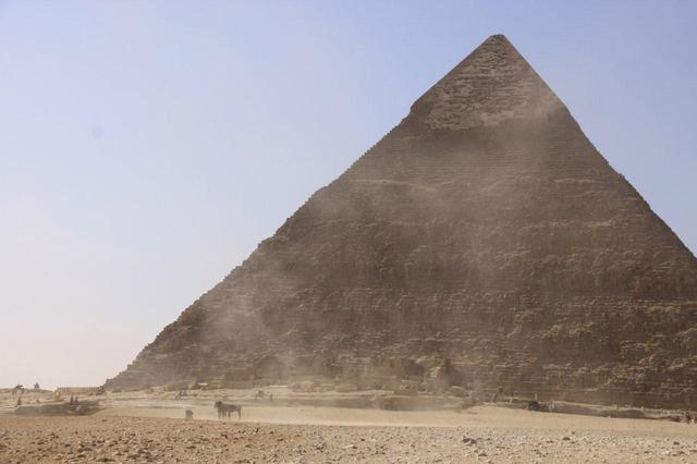 KAIR - piramida Chefrena w Gizie