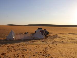 Obóz na Saharze w okolicach Oazy Dakhla (Arabic: الداخلة) 