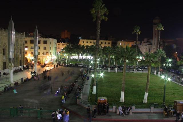 Kair - Plac Al-Hussein (Arabic: مسجد الإمام الحسين)