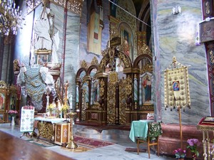 Cerkiew - ambona, ikonostas i korowaj
