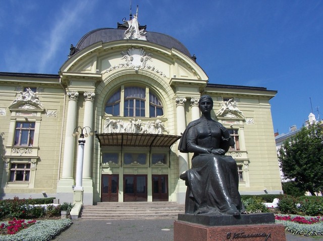 Czerniowce - teatr i pomnik Olgi Kobylańskiej