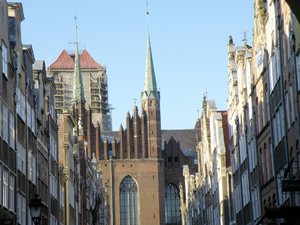 Gdańsk-zima 2009 - szczyty kamienic ul. Mariackiej