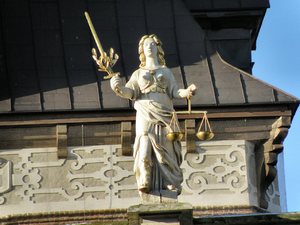 Gdańsk-zima 2009 - Złota  Brama - Iusticia