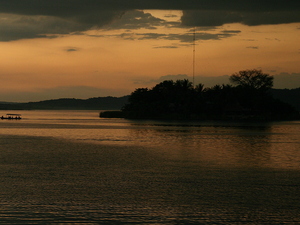 Flores - zachód słońca nad jeziorem