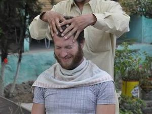 Habib w roli fryzjera