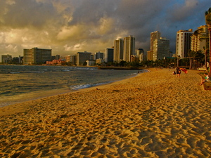 Wieczorem na plazy Waikiki