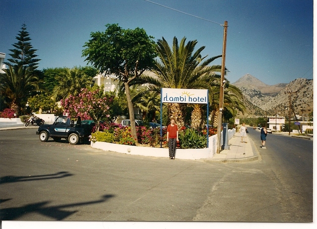 Halinka niedaleko hotelu w Amoudarze na Krecie.