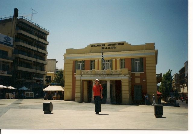 Przed urzędem miejskim w Heraklionie.
