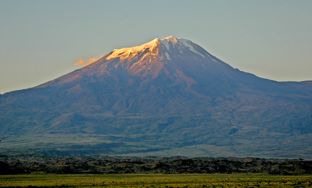 Gora Ararat o zachodzie slonca.