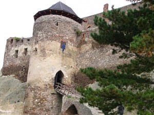 wejście do zamku w Boldogkovaralja 