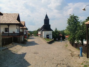 kościółek wsi-skansenu w Hollókő