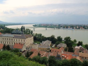 widok ze skarpy zamkowej na Dunaj