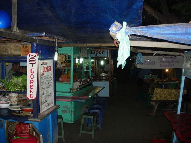 Lokalny market w Sanur - miejsce gdzie można zjeść tradycyjne dania wraz z tubylcami.