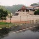 deszczowe oblicze świątyni Dalada Maligawa