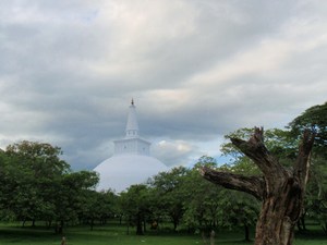 biała dagoba Ruwanawalisaja (2)