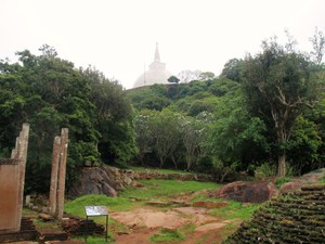 widok na wzgórze w Mihintale