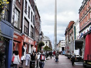 Dublin - O'Connel  Str. z The Spire of  Dublin