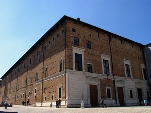 Urbino Palazzo Ducale widok od strony miasta