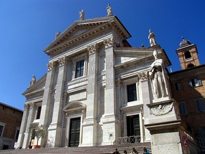 Urbino fasada katedry
