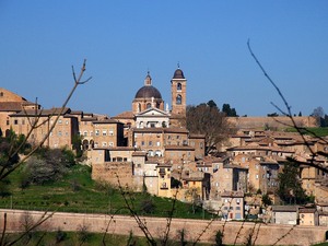 Urbino widok na starówkę i katedrę z San Bernardino
