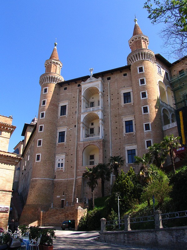 Urbino Palazzo Ducale widok na loggię