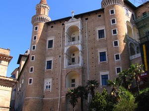Urbino Palazzo Ducale widok na loggię