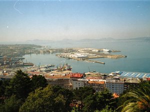 Vigo - widok z zamku  na  port