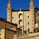 Urbino Palazzo Ducale widok na loggię po południu