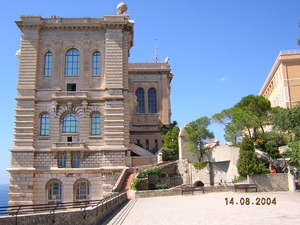 widok na muzeum oceanografii w Monaco