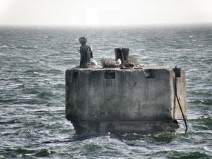 Gdynia-luty 2010-ten wędkarz przesiedział całą zimę