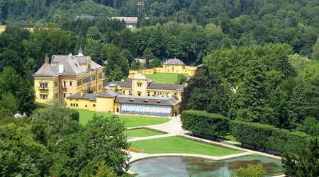 Hellbrunn widok ze wzgórza na pałac