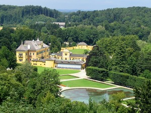 Hellbrunn widok ze wzgórza na pałac