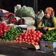 Kolorowe warzywa na targu w Hotan