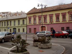 Obuda, kolorowe domy