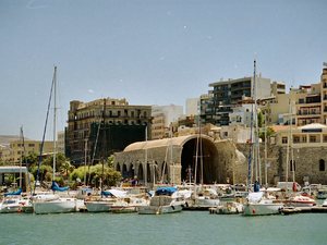 Heraklion- port - i hale weneckiej stoczni