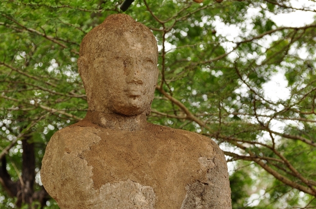 239702 - Anuradhapura