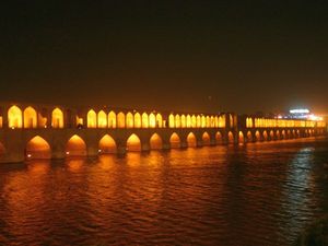 Most 33 łuków w Isfahanie      www.gotramping.pl