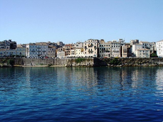 Korfu, panorama miasta z wody