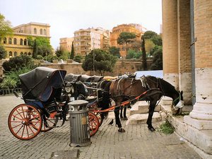 Rzym - dorożki  przed  Colosseum