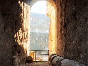 Rzym - wewnątrz Colosseum