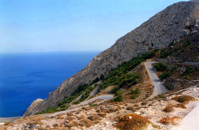 Santorini, droga na szczyt Profitis Ilias